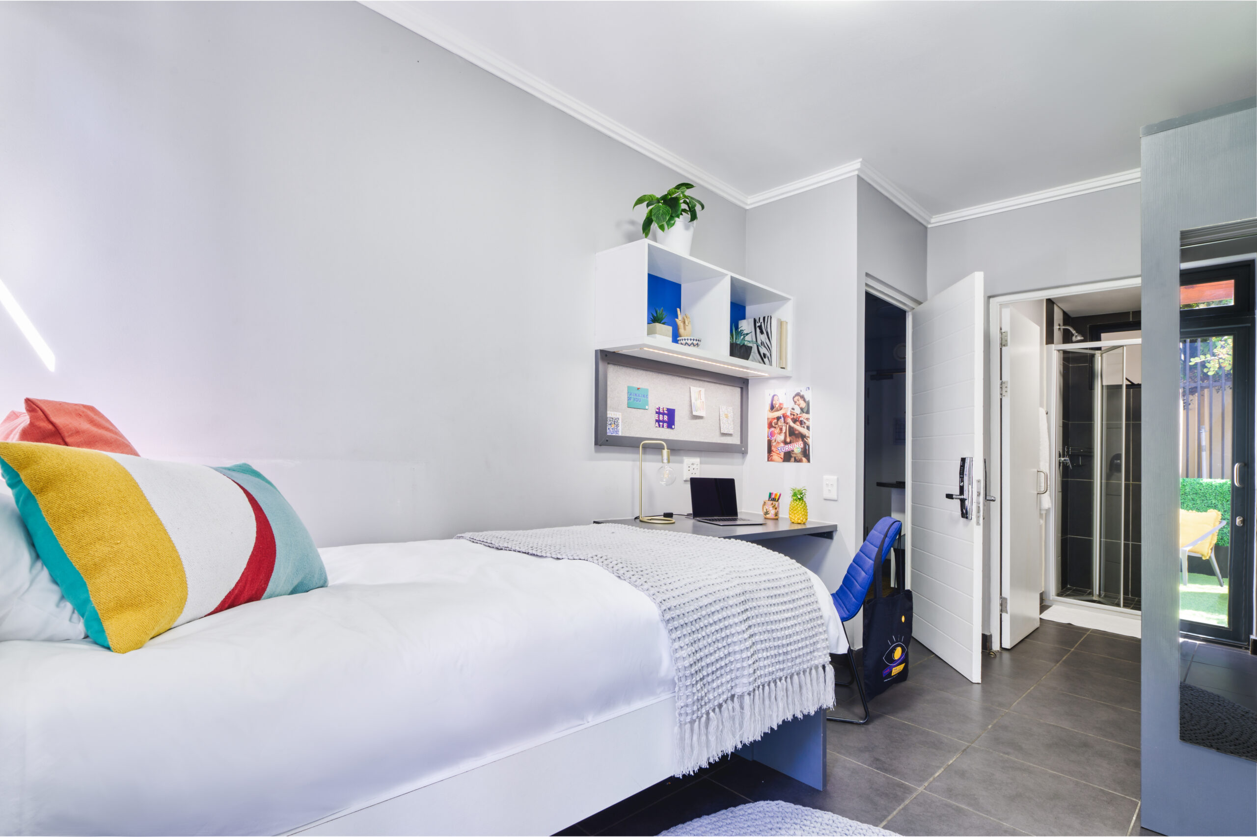 <span>Explorer</span> Two Gold