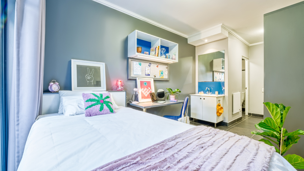 <span>Explorer</span> Four Platinum Balcony