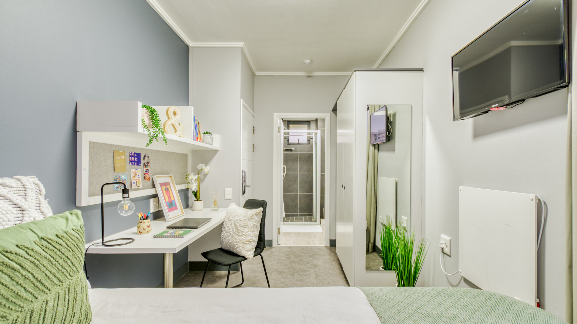 <span>Explorer</span> Two Platinum